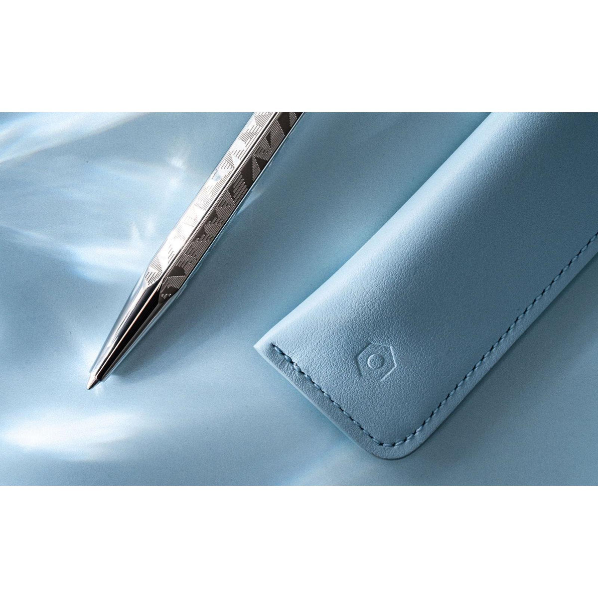 Set Kugelschreiber Ecridor™ Alpine Frost & Etui aus Polarblauem Leder