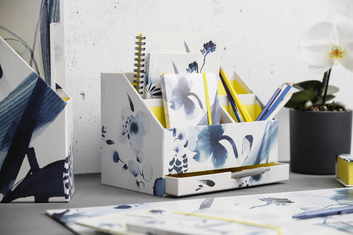 Inkebana, Letter holder with drawer 24x16x18 cm - Multicolor