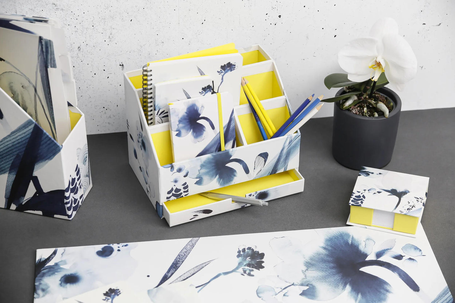 Inkebana, Letter holder with drawer 24x16x18 cm - Multicolor
