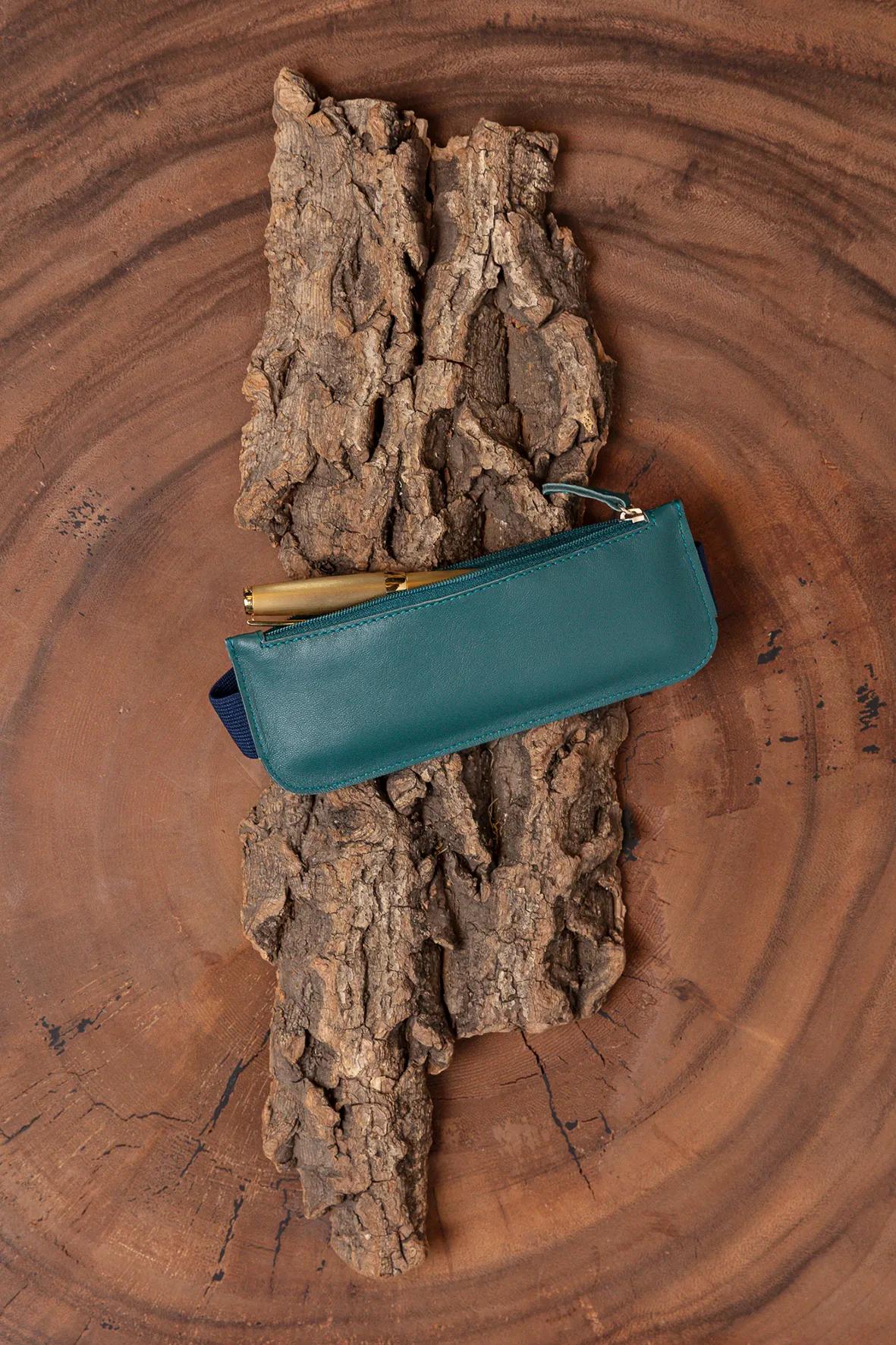 Ginkgo, Reversible leather case for A5 notebook (2 faces: a leather side tinted green fir, a leathery side blue indigo) with an elastic 19x7.5 cm (Pack x3)