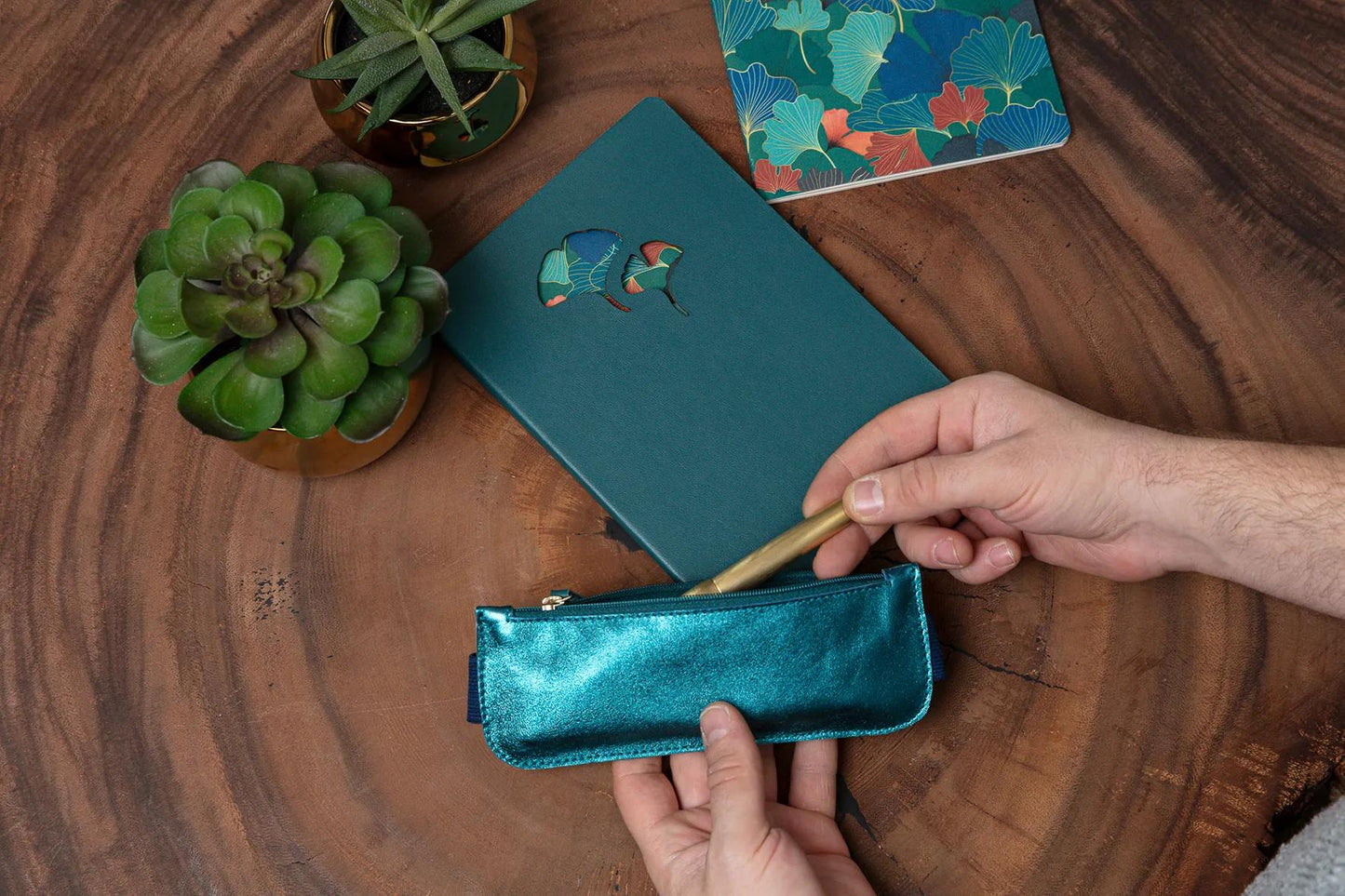 Ginkgo, Reversible leather case for A5 notebook (2 faces: a leather side tinted green fir, a leathery side blue indigo) with an elastic 19x7.5 cm (Pack x3)