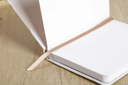 Evaneszenz, starres wiederaufgerolltes Notizbuch A6 10,5x14,8 cm, 160 Seiten, glatt, Bauchtasche auf der Rückseite, Seitenmarke, elastischer Verschluss, Arsch. - Mehrfarbig (4er-Pack)