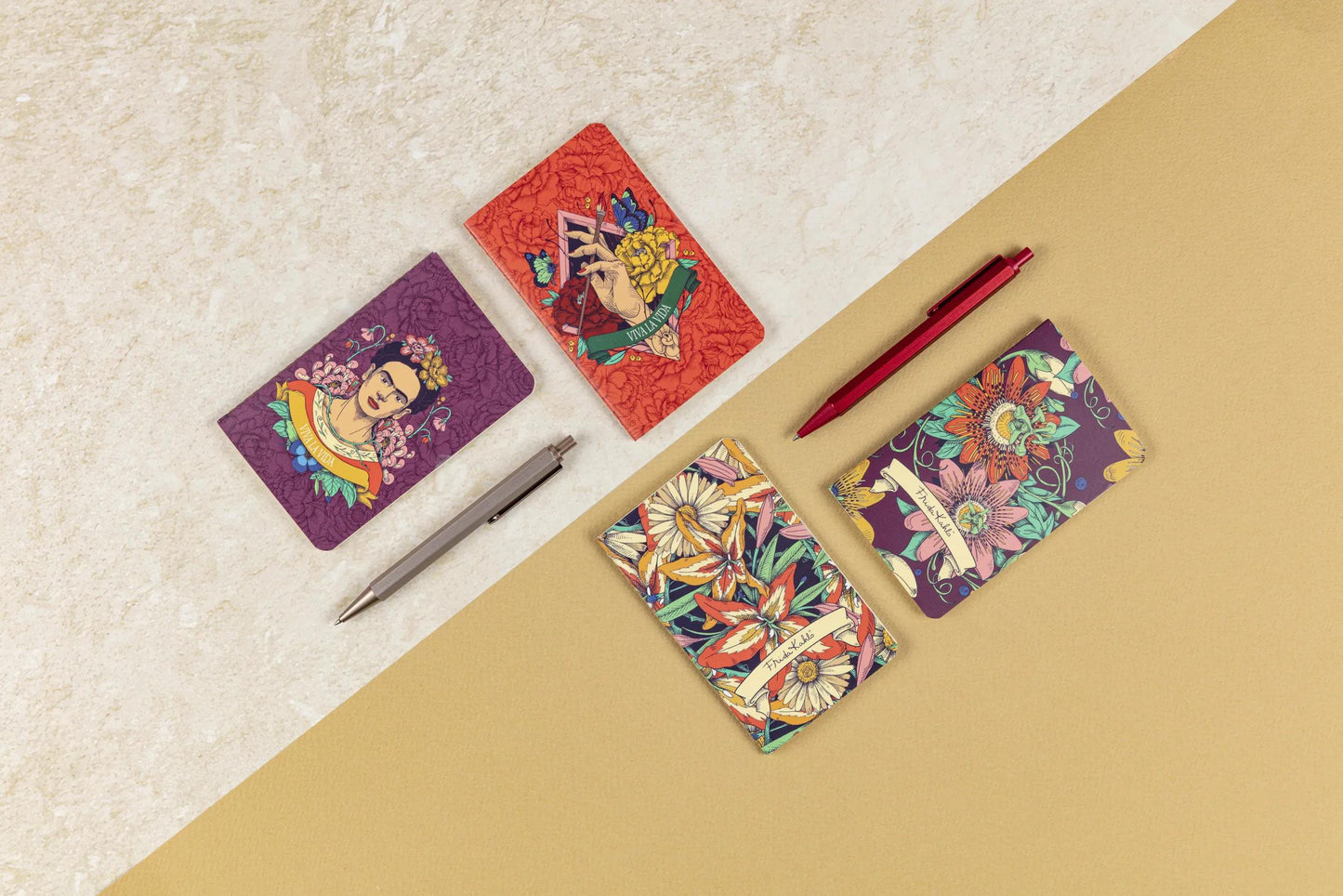 Frida Kahlo, Sewn Notebook Gewinde 7,5x12cm, 48 Seiten, glatt, Arsch. (Paket x36)