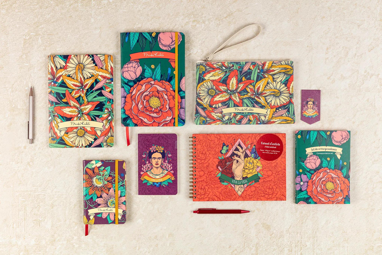 Frida Kahlo, A5 14.8x21 cm, 160 Seiten, gefüttert, Seitenmarke, elastischer Verschluss, Arsch. (Paket x4)