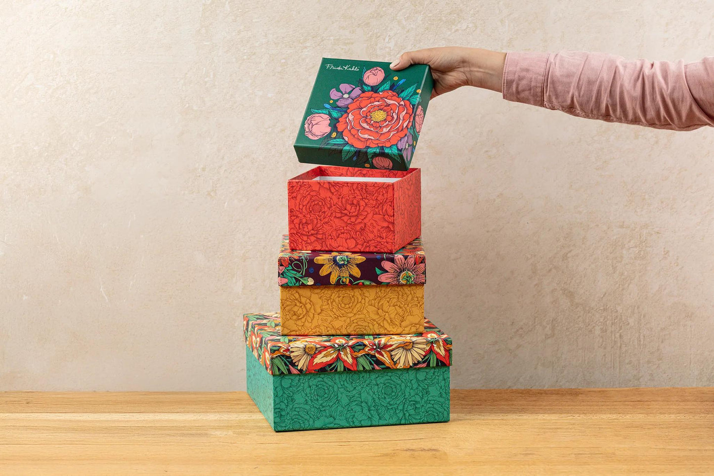 Frida Kahlo, Set of 3 square boxes 25x25x12 cm, 20x20x11cm, and 16x16x10 cm (Pack x2)