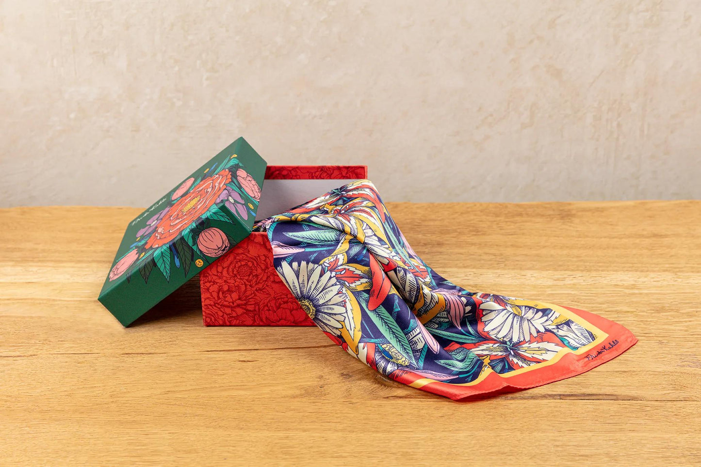 Frida Kahlo, Set of 3 square boxes 25x25x12 cm, 20x20x11cm, and 16x16x10 cm (Pack x2)