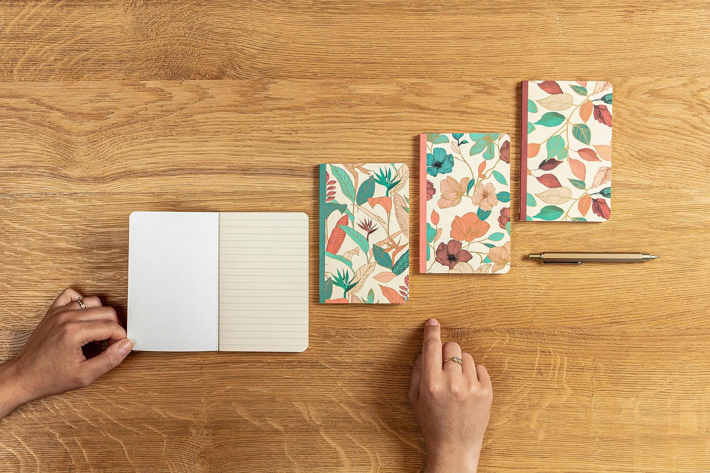 Gaïa beige, Carnet cousu fil 9x14cm, 96 pages, ligné, ass. (Lot x8)