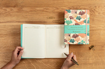Gaïa beige, DaytoDay journal A5 14,8x21 cm, 192 pages, dot, pochette à soufflet au dos, marquepage, fermeture élastique, ass. (lot de 4)