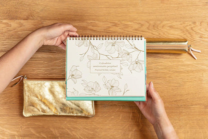 Gaia beige, ewiger Geburtstagskalender 23x17 cm, 50 bedruckte Seiten, magnetisierter Verschluss zur Anzeige auf dem Tisch. (5er-Pack)
