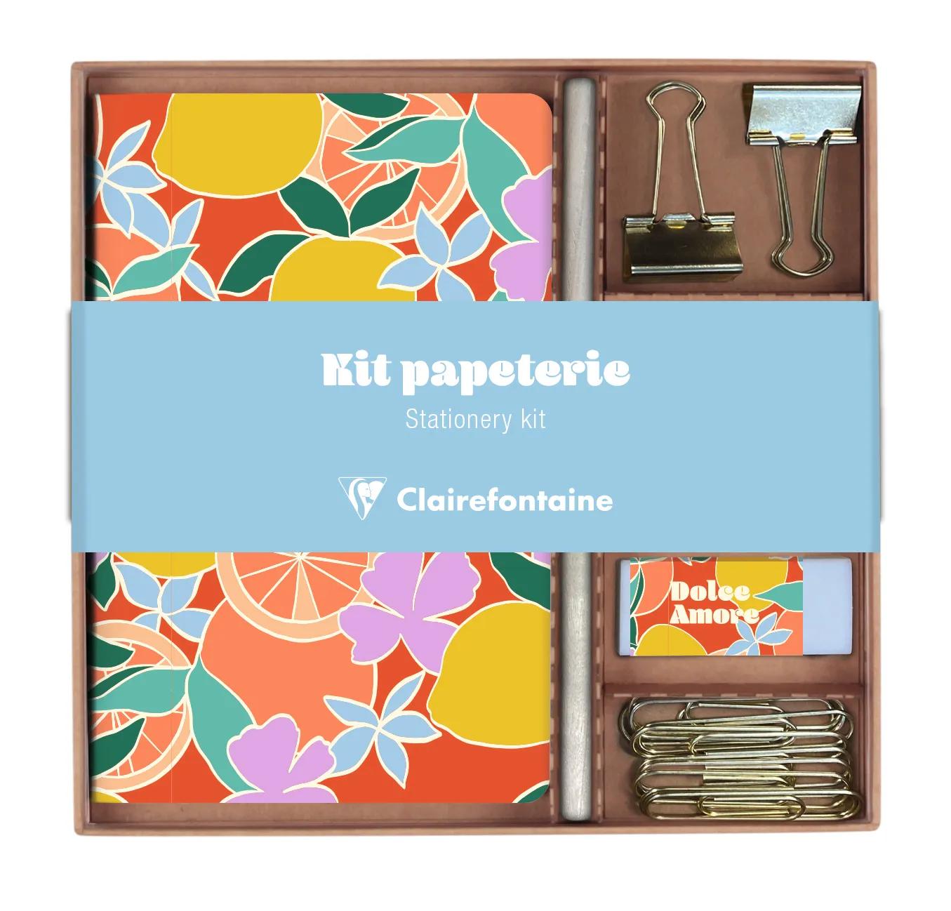 Dolce Amore, Kit de papeterie contenant un carnet 11x17 cm 64 pages lignées, un crayon de papier, 2 pinces doubles-clip, 10 trombones et une gomme (Lot x3)
