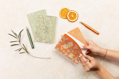Jardin des Sens, Set de 2 carnets cousu fil A6 10,5x14,8 cm, 64 pages, ligné, ass. - New (lot de 8)