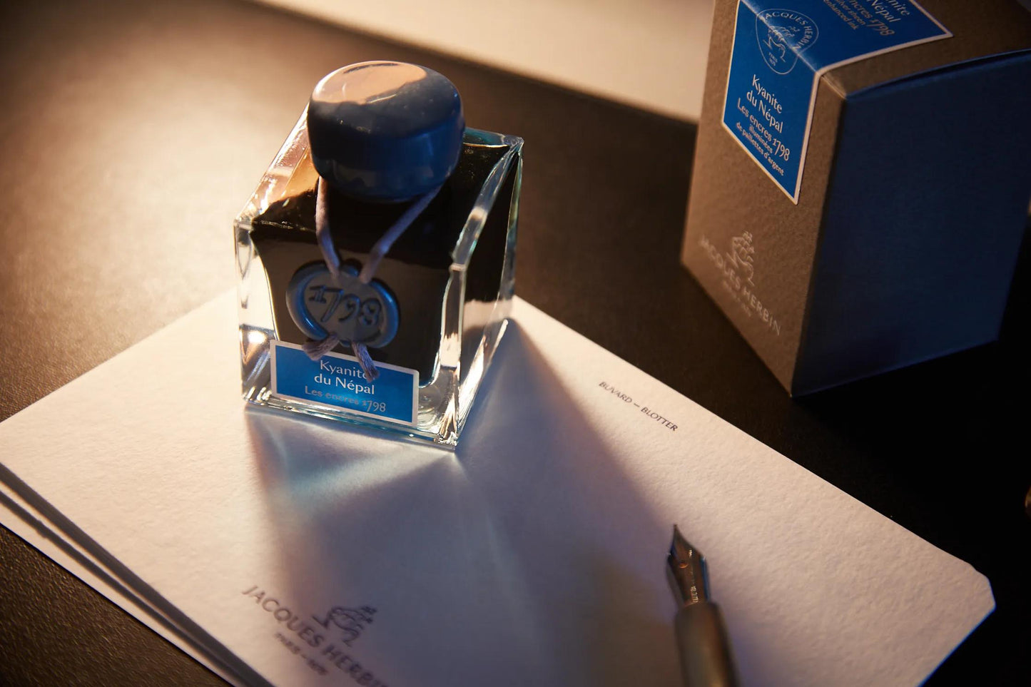 Inchiostro 1798 con glitter argento - Kyanite del Nepal