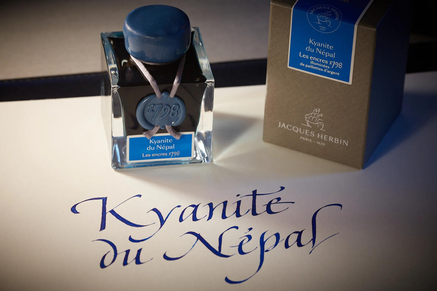 Inchiostro 1798 con glitter argento - Kyanite del Nepal