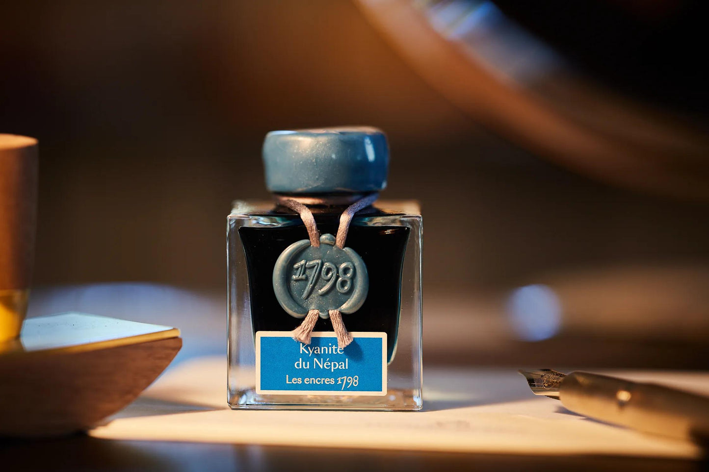 Inchiostro 1798 con glitter argento - Kyanite del Nepal