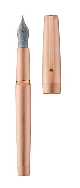 Stylo en métal précieux, corps et attributs or rose 5N brossé, plume titanium EF