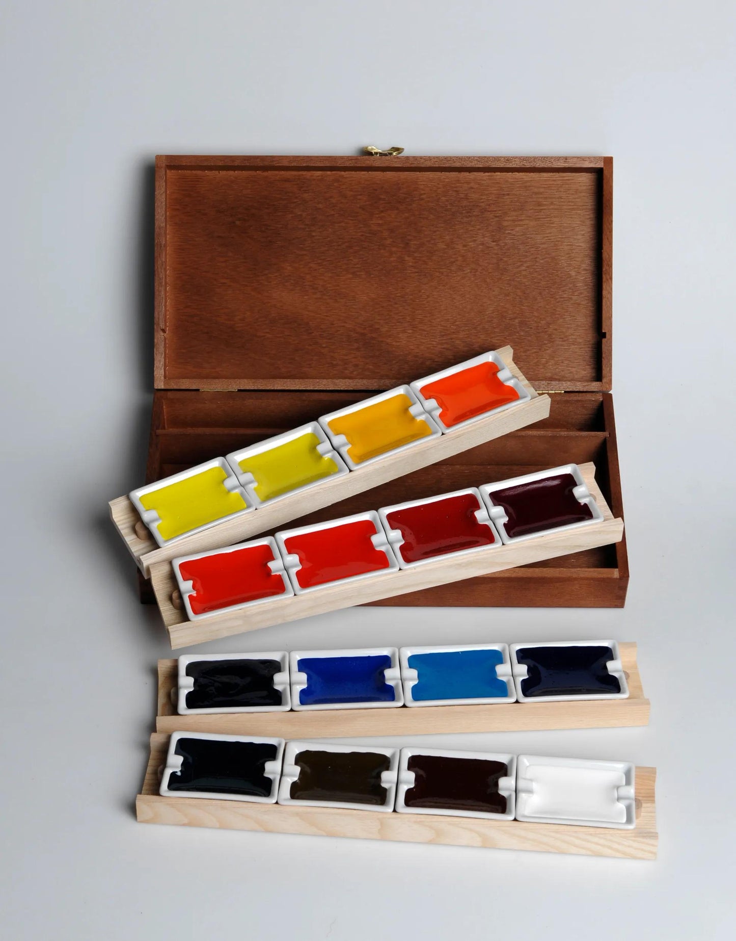 Mahogany box + 4 holders + 16 giant buckets