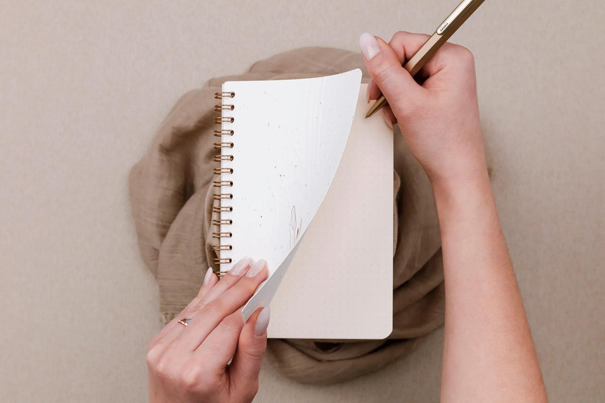 Tulip paper, Complete binder book 11x17 cm, 100 pages, dots