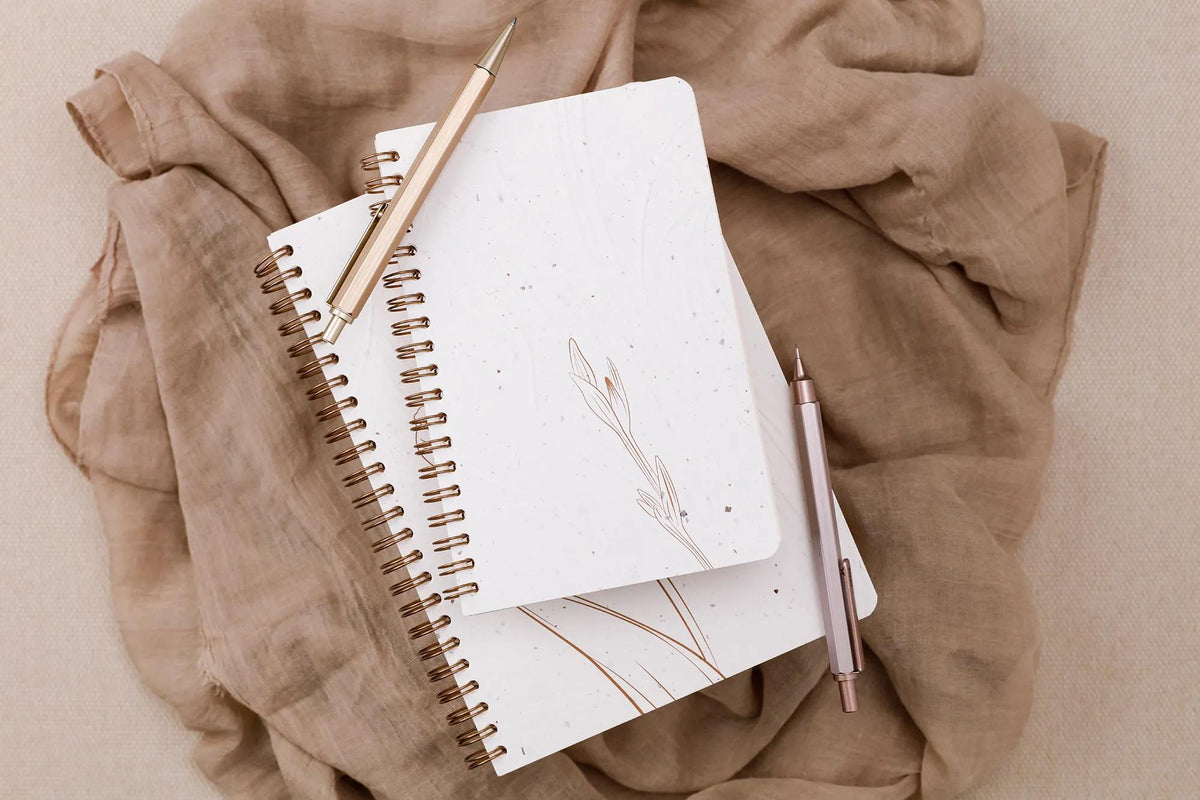 Tulip paper, Complete binder book 11x17 cm, 100 pages, dots