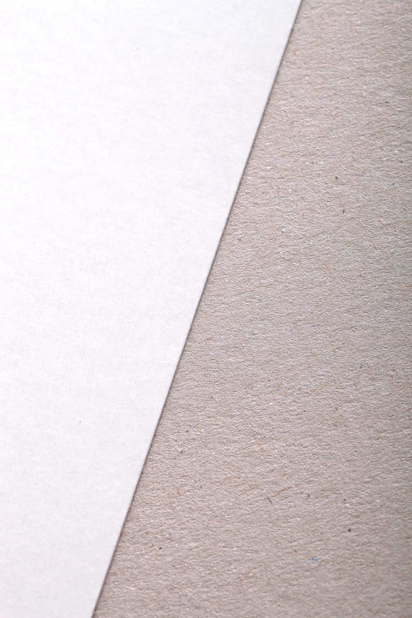 Halbzeugkarton 1.8mm 10F 50x65cm 1200g - Weiß und grau