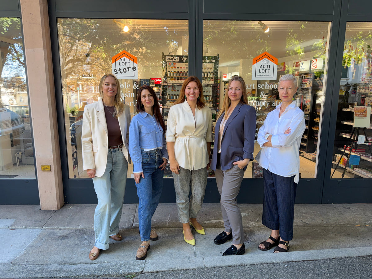 L’équipe ARTILOFT devant la boutique à Montreux